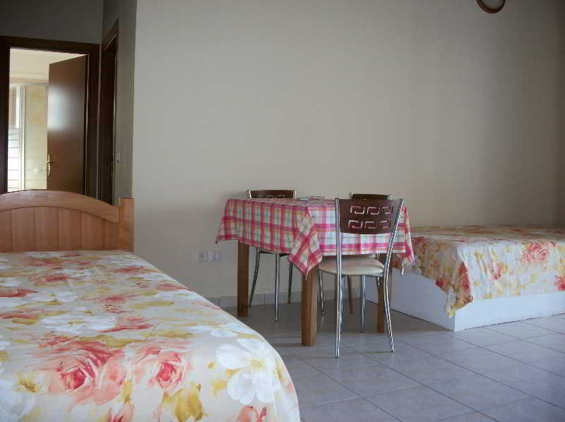 Dioni Studios & Apartments Poros  Dış mekan fotoğraf