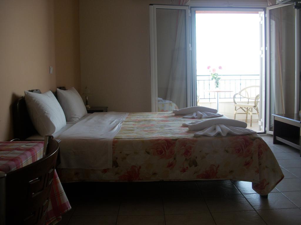 Dioni Studios & Apartments Poros  Dış mekan fotoğraf