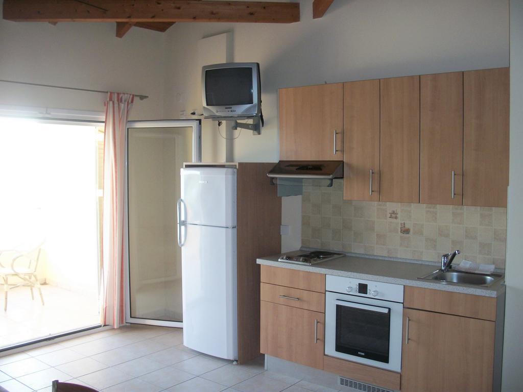 Dioni Studios & Apartments Poros  Dış mekan fotoğraf